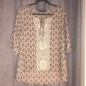 Blouse, quarter length sleeve